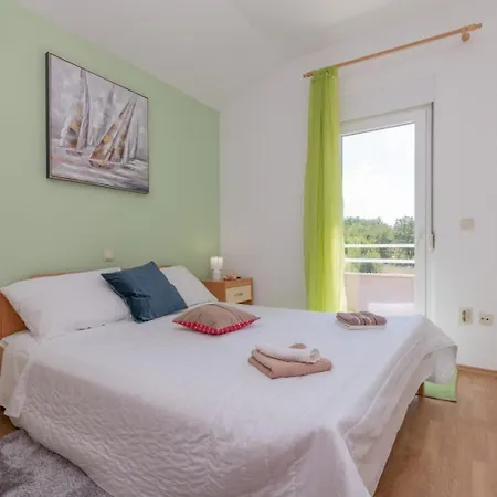 House With Pool Sestanovac Zezevica