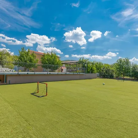 Holiday home House With Pool Sestanovac