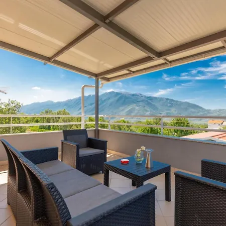 House With Pool Sestanovac * Zezevica