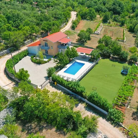 House With Pool Sestanovac *